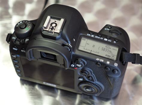 Canon EOS 5D Mark IV review .